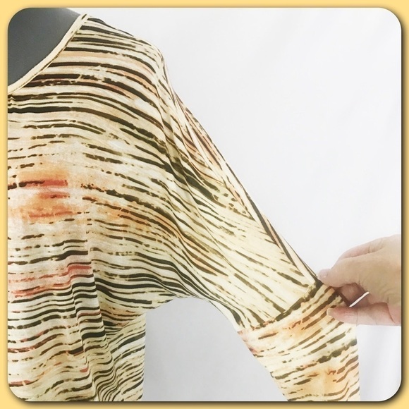 chico's 💕Comfy Multi-Colored Popover Top💕 - Picture 3 of 5